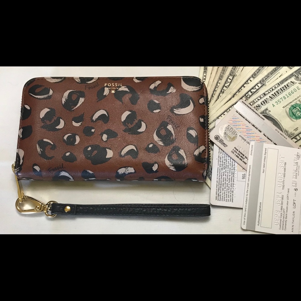 Fossil Cow Hide leather wallet/wristlet NWOT